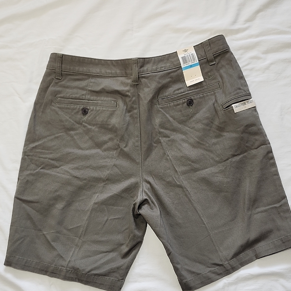 Dockers Men's Olive Green Shorts - Picture 4 of 7